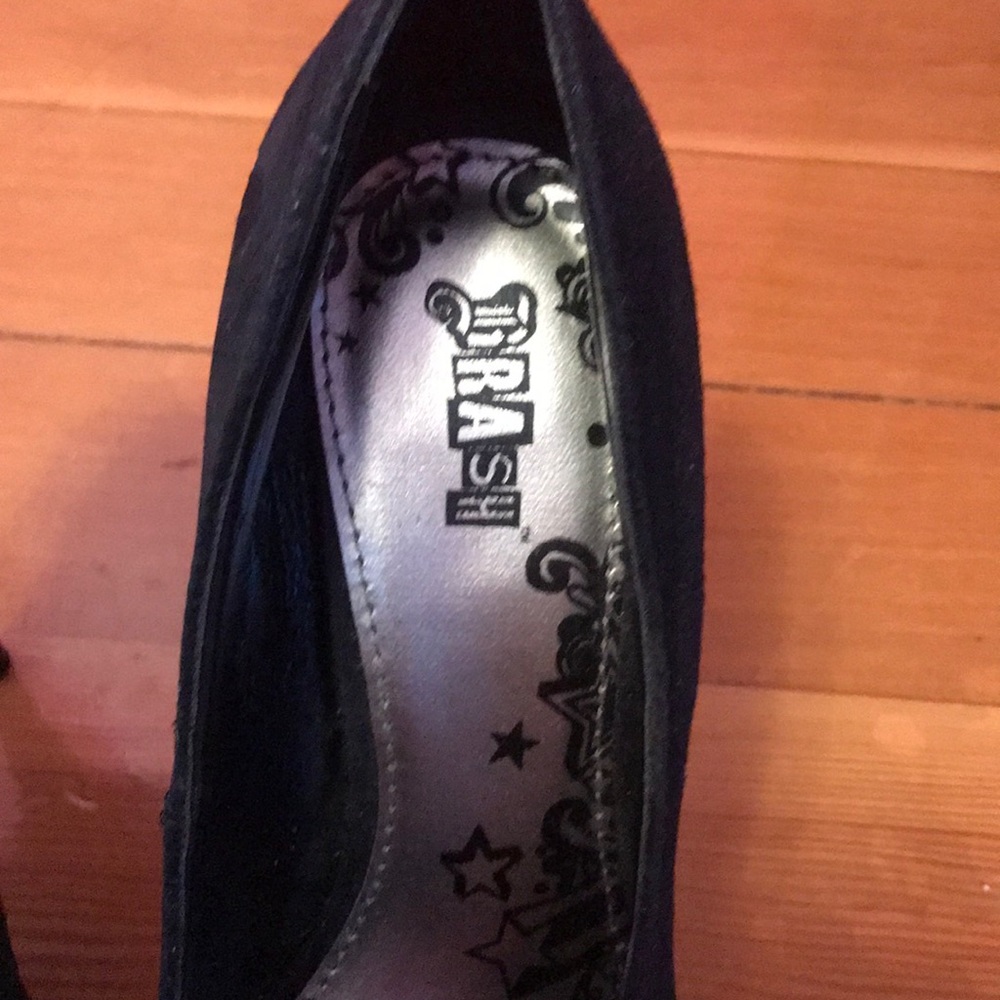 Heels - Picture 8 of 8